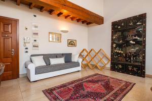 Cozy flat with large balcony few steps from Arena