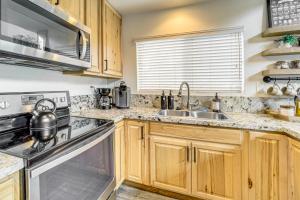 Walk to Trails Modern Munds Park Mountain Retreat