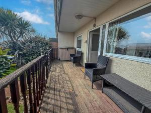 Chalet With Free Wifi At Rainbows End Near A Lovely Norfolk Beach Ref 31002R