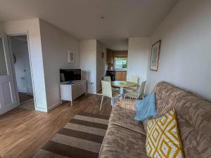 Chalet With Free Wifi At Rainbows End Near A Lovely Norfolk Beach Ref 31002R