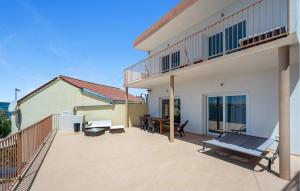 1 Bedroom Lovely Apartment In Brodarica