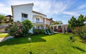 Lovely Home In Gornji Karin With Wifi