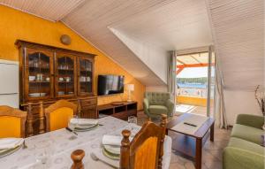 Amazing Apartment In Barbat Na Rabu 