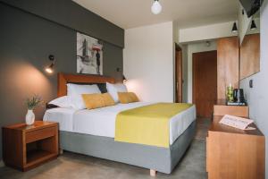 Amphitryon City Hotel