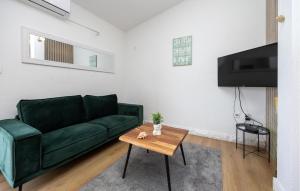 Pet Friendly Home In Kastel Kambelovac