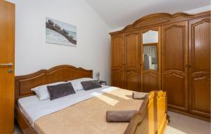 2 Bedroom Lovely Apartment In Omisalj 