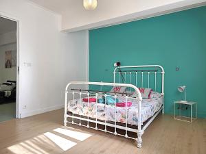 Villas Belle villa au bord du canal - Piscine, jardin et bois -14 personnes - 6 chambres - 5 minutes de la gare - Terrasses et pergola - Parking gratuit : photos des chambres