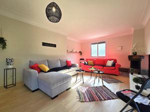 Villas Belle villa au bord du canal - Piscine, jardin et bois -14 personnes - 6 chambres - 5 minutes de la gare - Terrasses et pergola - Parking gratuit : photos des chambres