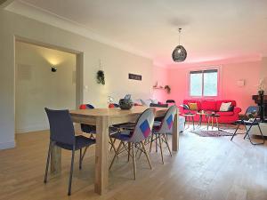 Villas Belle villa au bord du canal - Piscine, jardin et bois -14 personnes - 6 chambres - 5 minutes de la gare - Terrasses et pergola - Parking gratuit : photos des chambres