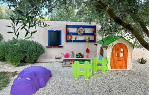 Three-Bedroom Holiday Home In Murvica