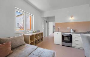 Stunning Apartment In Brodarica