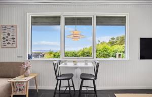 3 Bedroom Amazing Home In Fur