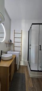 Appartements Evasion ensoleillee a St Jean de Luz Studio coquet avec balcon : photos des chambres