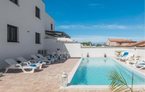 2 Bedroom Gorgeous Apartment In Umag