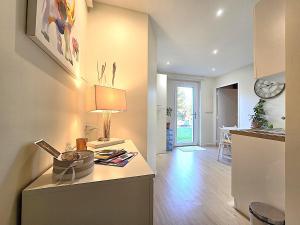 Villas Belle villa au bord du canal - Piscine, jardin et bois -14 personnes - 6 chambres - 5 minutes de la gare - Terrasses et pergola - Parking gratuit : Villa