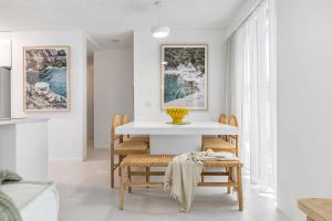 Amalfi on Alex: Seaside 2 Bedroom Retreat