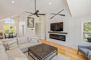 Oceanside retreat with pool & spa June Weeks Open