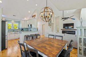 Oceanside retreat with pool & spa June Weeks Open