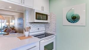 Crescent Royale Condominiums 403