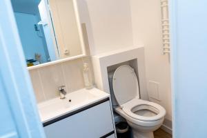 4-person apartment, city center