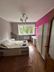 City center street 8 people apartment