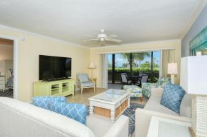 Crescent Royale Condominiums 1C