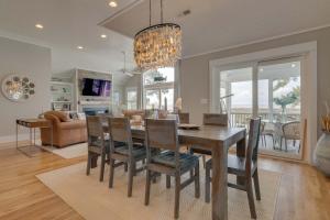 Stunning Views With Pool Family Room Resort Perks