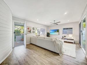 Escape to Emerald Springs - Palm Trees & Pool