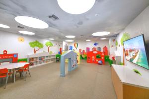 Modern Doral Condo w Free Parking