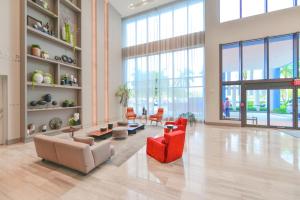 Modern Doral Condo w Free Parking