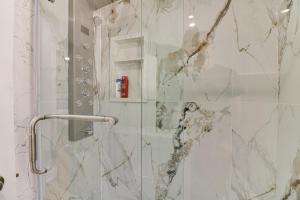 Beautiful house near bluffers beach, 25 minutes to Toronto Downtown, free parking, and wifi