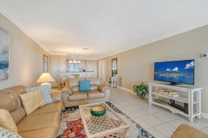 Crescent Royale Condominiums 3E