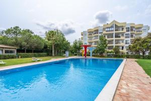 HostWise - Sunny Flat Near Praia da Rocha