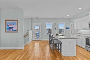 Ocean Views Pool Spa Private Backyard in OKI