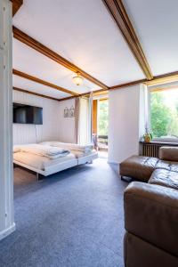 Balcony and Terrace with View and 15min to Interlaken