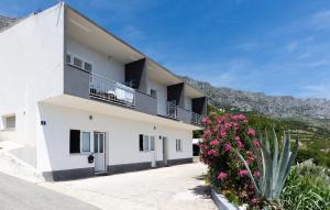 1 Bedroom Beautiful Apartment In Omis 