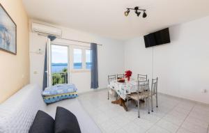1 Bedroom Beautiful Apartment In Omis 
