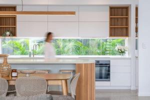 Bluebird Villa - 3min Stroll to Bokarina Beach