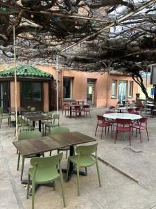 Hotels Logis Hotel Les Glycines : photos des chambres