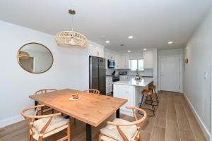 Crescent Royale Condominiums 304