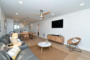 Crescent Royale Condominiums 304