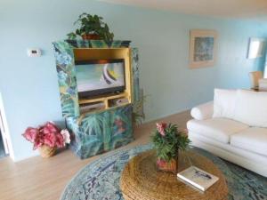 Crescent Royale Condominiums 407