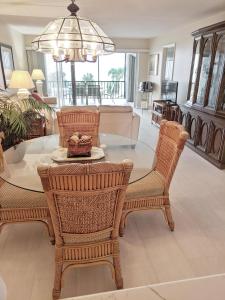 Crescent Royale Condominiums 300