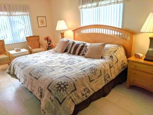 Crescent Royale Condominiums 300