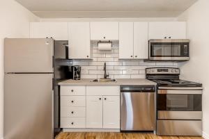 The Landing Pad - Condo in Collingwood