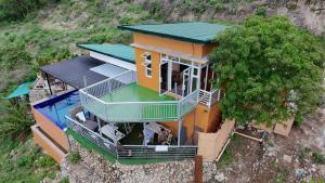 Barneys Pointe Beach House, Batangas City