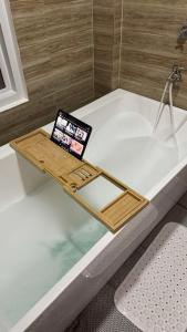 Barneys Pointe Beach House, Batangas City