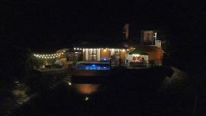 Barneys Pointe Beach House, Batangas City