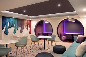 Luxury Condo w Rooftop Pool & Gym