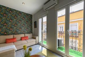 2 bedroom apartment with balcony in Madrid Temporary TEN602